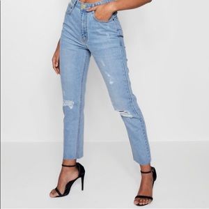 💕BooHoo Ripped High Waist Mom Jeans💕